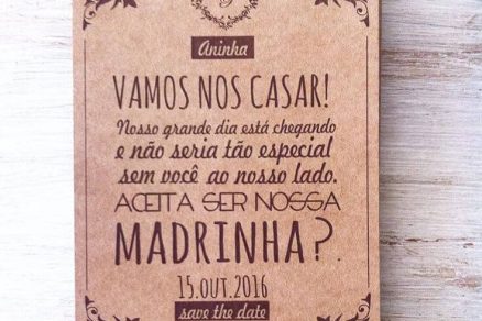 Imagem de um convite de padrinho de casamento com a mensagem Vamos nos casar! Nosso grande dia está chegando e não seria tão especial sem você ao nosso lado aceita ser nossa madrinha?