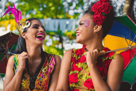 mulheres fantasiadas para o carnaval