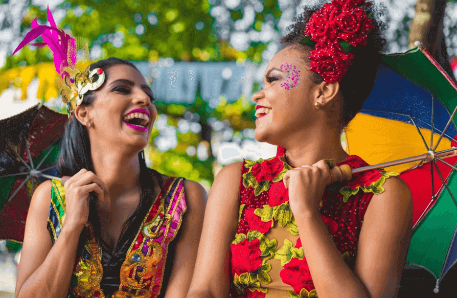 mulheres fantasiadas para o carnaval