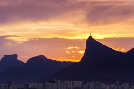 Vista panorâmica do céu do Rio de Janeiro com Cristo Redentor ao fundo