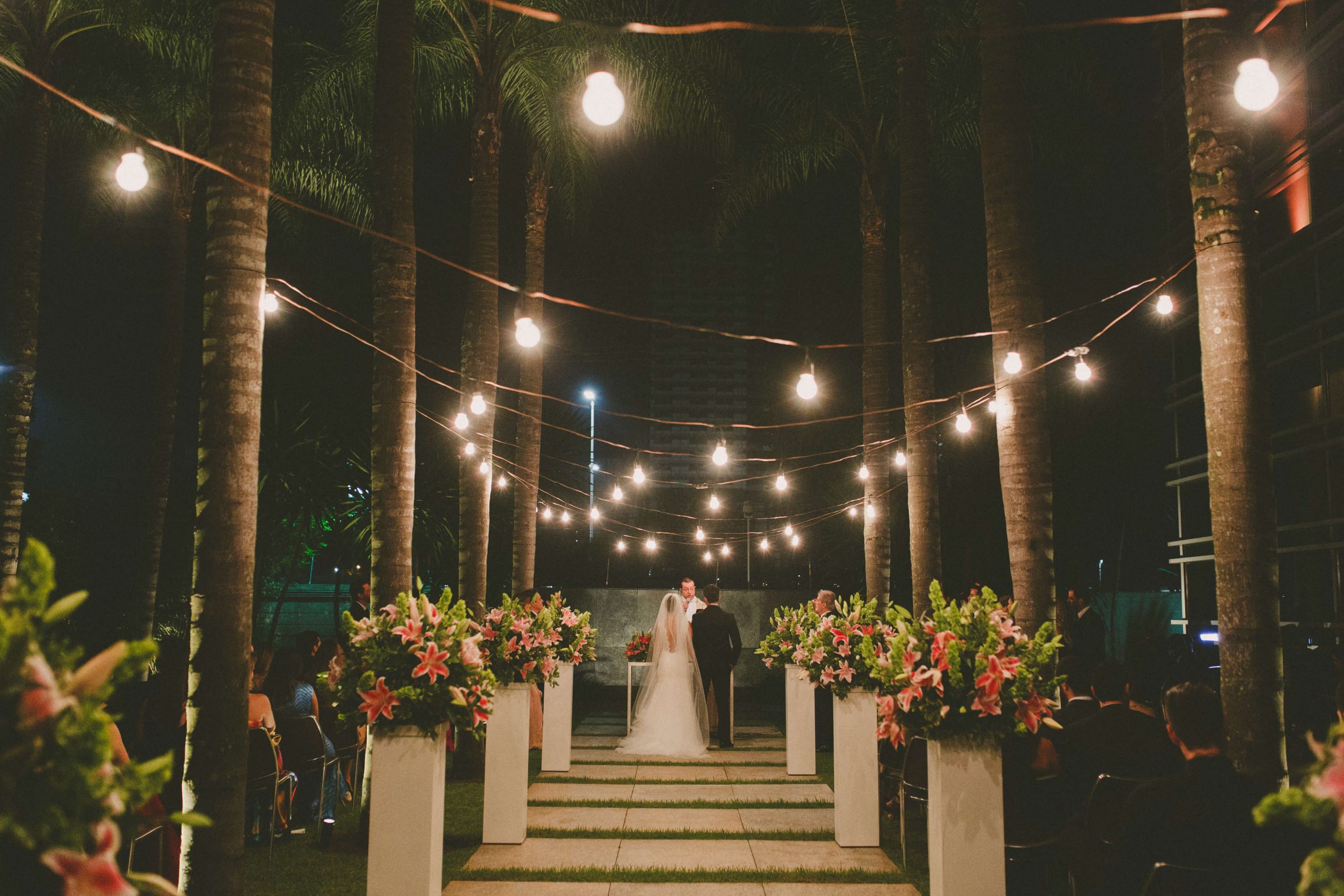 Casal no altar montado no Hyatt